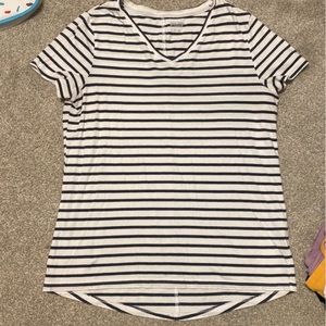 2 for $10 SALE Duluth Trading Company v-neck t-shirt womens size large